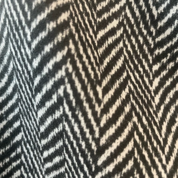 J Jill EUC women’s sleeveless top. Grey color. Size 14. Strings on front of top - Picture 6 of 9